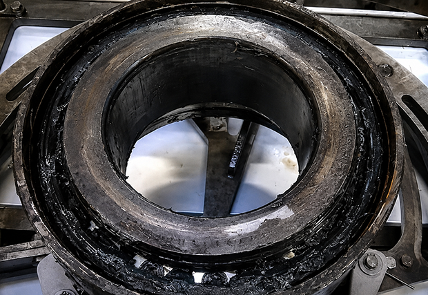 Laufenlassen eines Zuges vor der Reinigung durch eine Teilereinigungsmaschine
