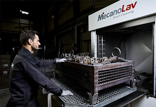 MB-Maschine mit frontseitiger Beschickung mit Industrieteilen
