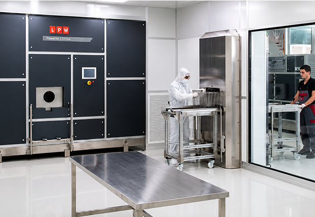 Im Reinraum installierte Tauchreinigungsmaschine mit Ultraschall und CNC-Steuerung