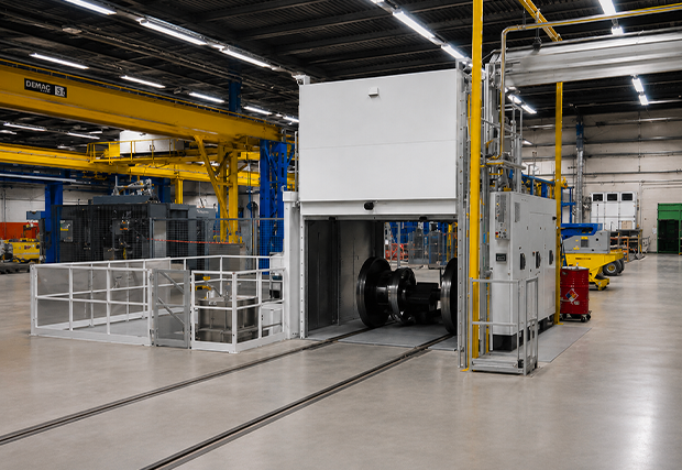 Bei einem Kunden installierte Teilereinigungsmaschine für Eisenbahnachsen