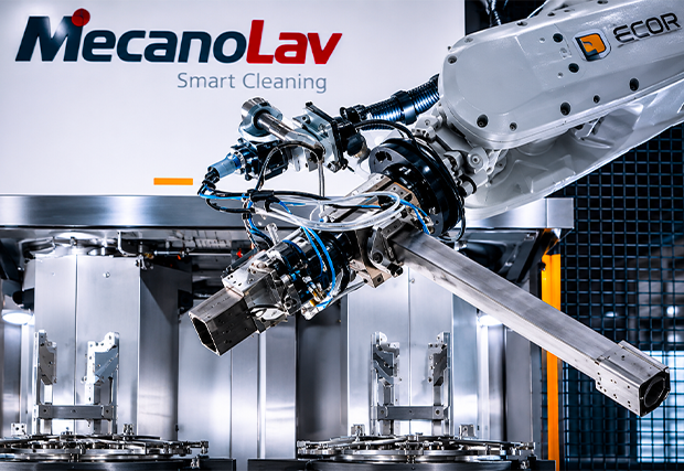 Bild eines Roboterarms vor einer Mecanolav-Waschmaschine