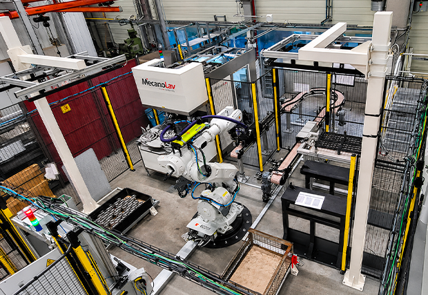 MecanoFAST-Waschmaschine, integriert in eine Roboterinsel